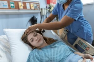 Dentist discussing chronic bad breath treatment with a patient in Thornhill
